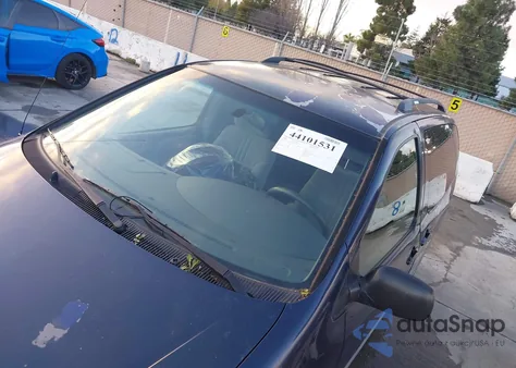 2001 Toyota Sienna Le/Xle z USA, uszkodzony, nr VIN 4T3ZF13C31U368865